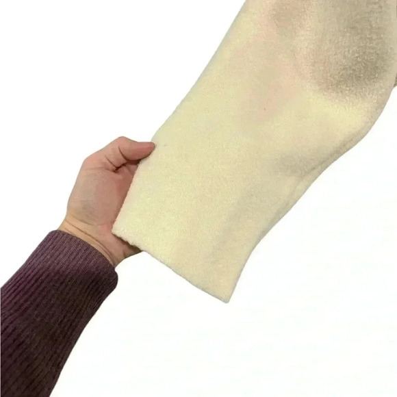 Yours Truly Made in Australia Acrylic Wool Relaxed V-Neck Sweater Ivory S/M - Picture 2 of 7